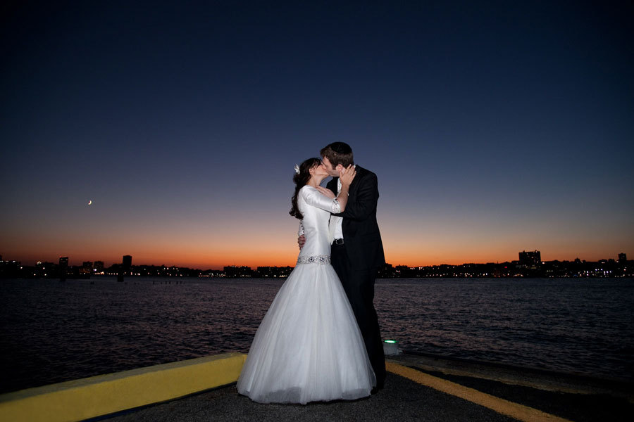 nyc : "FRUM" Weddings : New York Wedding Photographer | Chuck Fishman Photographer | Documentary Photojournalistic Black and White  Wedding Photojournalism