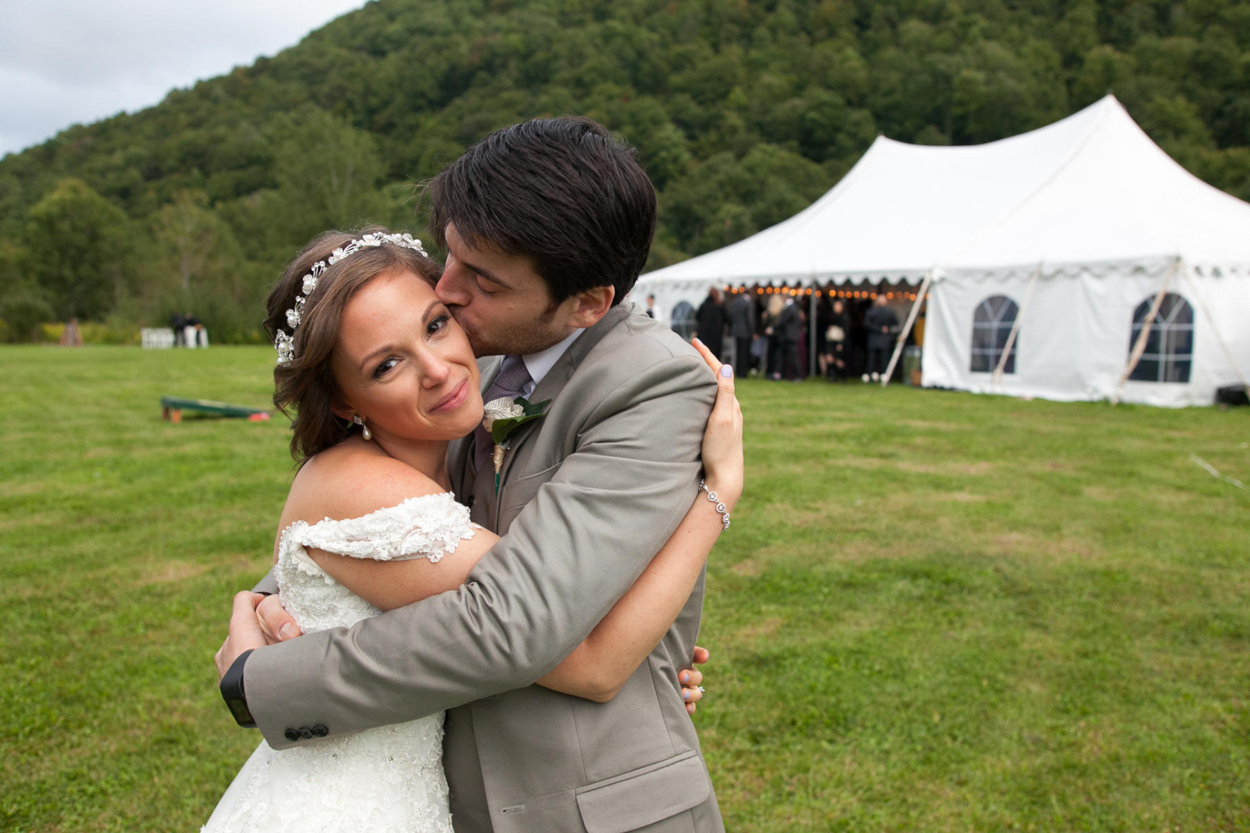 Chrissy and Mike : Wedding Potpourri Color : New York Wedding Photographer | Chuck Fishman Photographer | Documentary Photojournalistic Black and White  Wedding Photojournalism